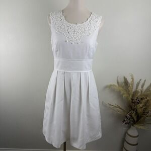 London Times Dress Size 8 Sleeveless White Seersucker Lace Neck Mini Dress